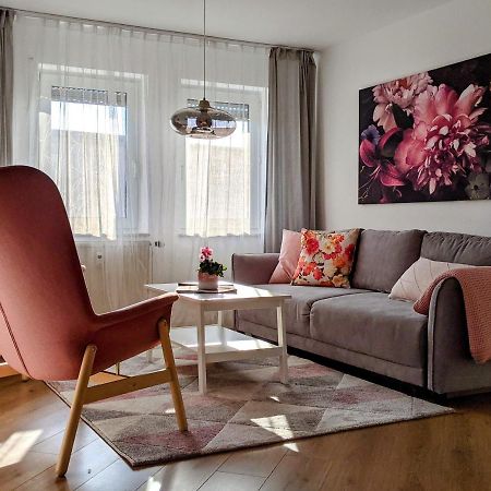 Cozy Apartment With Parking Garage Near Outlet Metzingen  Eksteriør billede